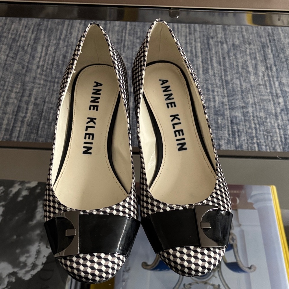 Anne Klein Black and White Houndstooth Flats